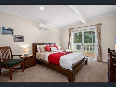 GALBRAITH BEACH STUDIO 3 - Holiday Sunshine Coast 1