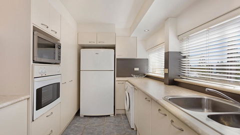 Garden Apartment @ Forster Tower - Sunshine Coast Tourism 3