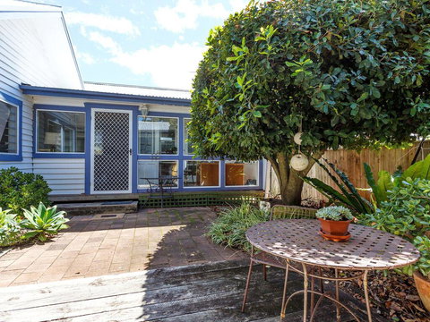 Garden Cottage - Holiday Sunshine Coast 1