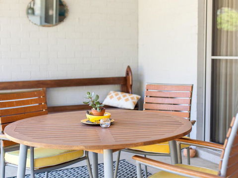 Gartelmann Studio @ Gartelmanns Wines Walk To The Deck Cafe + Wine Tasting - Holiday Sunshine Coast 2