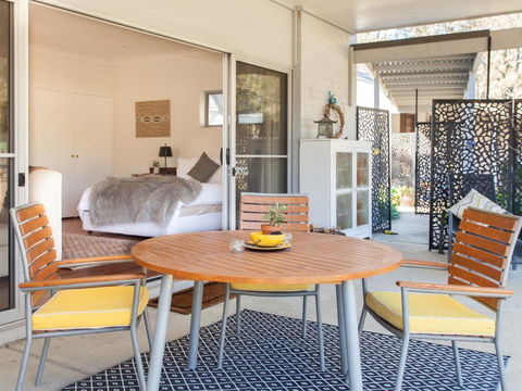 Gartelmann Studio @ Gartelmanns Wines Walk To The Deck Cafe + Wine Tasting - Holiday Sunshine Coast 0