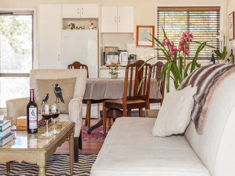 Gartelmann Studio @ Gartelmanns Wines Walk To The Deck Cafe + Wine Tasting - Holiday Sunshine Coast 3