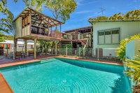 Gecko's Rest - Rainbow Shores Executive Beach House Pet Friendly Pool Wi-fi