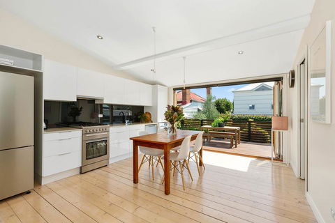 Geelong West Miner's Cottage - Holiday Sunshine Coast 3