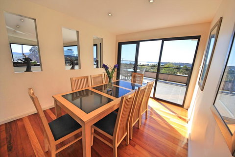 Georges Bay Luxury - Sunshine Coast Tourism 2