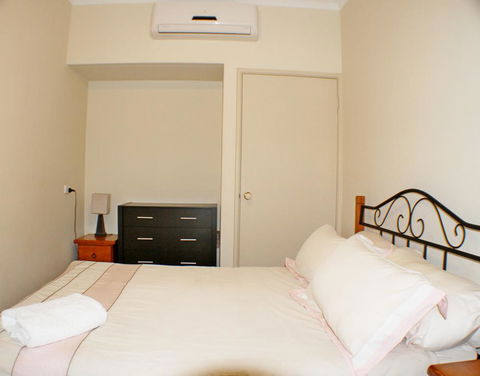 Geraldton Luxury Retreat 2 - Sunshine Coast Tourism 3