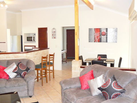 Geraldton Luxury Retreat 2 - Sunshine Coast Tourism 1