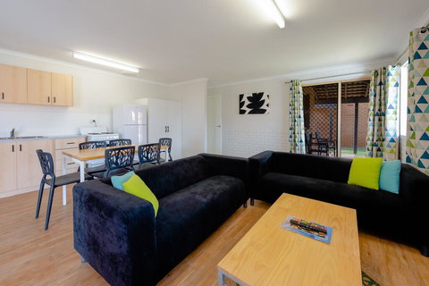 Geraldton's Ocean West Holiday Units & Short Stay Accommodation - Holiday Sunshine Coast 2