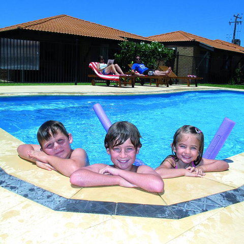 Geraldton's Ocean West Holiday Units & Short Stay Accommodation - Holiday Sunshine Coast 3