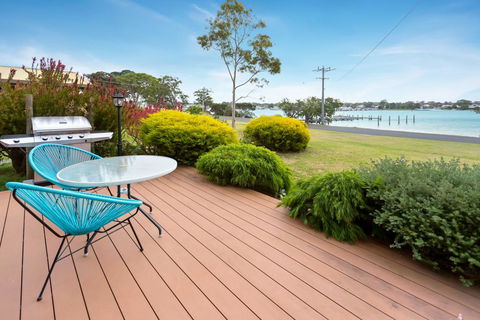 Getaway - Waterfront Island Living - Sunshine Coast Tourism 0