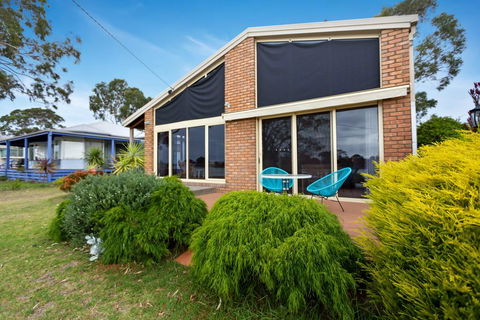 Getaway - Waterfront Island Living - Sunshine Coast Tourism 3