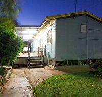 Getaway Villas Unit 3 - 3 Bedroom Self-Contained Villa with a Deck - Sunshine Coast Tourism