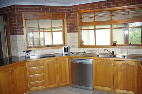 Getawaytoaljon - Sunshine Coast Tourism 0