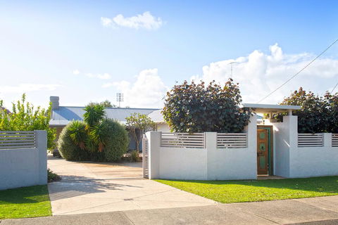 GIFFORD HOUSE - Holiday Sunshine Coast 1