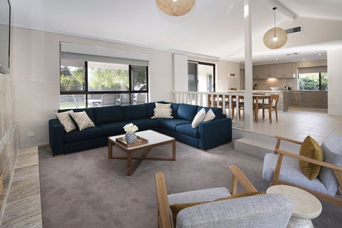 GIFFORD HOUSE - Holiday Sunshine Coast 3
