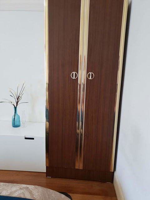 GIRLS ONLY. Large Bedroom With KING Bed, Close To Everything - Sunshine Coast Tourism 1