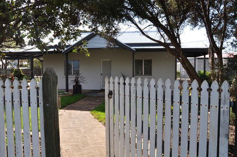 Girraween House - Holiday Sunshine Coast 0