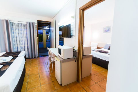 Gladstone Motel - Sunshine Coast Tourism 1