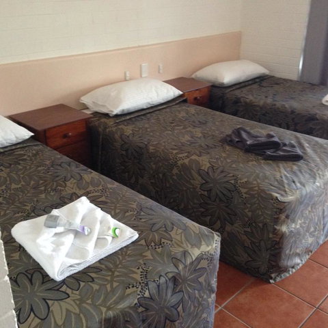 Gladstone Motel - Sunshine Coast Tourism 3