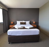 Gladstone Reef Hotel Motel - Sunshine Coast Tourism