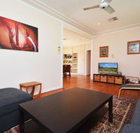 Glandore Estate Vineyard Homestead onsite cellar door  walk to restaurants incl EXP - Holiday Sunshine Coast