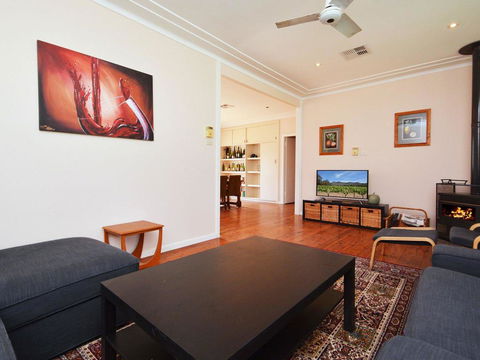 Glandore Estate Vineyard Homestead Onsite Cellar Door + Walk To Restaurants Incl EXP - Holiday Sunshine Coast 0