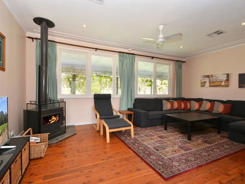 Glandore Estate Vineyard Homestead Onsite Cellar Door + Walk To Restaurants Incl EXP - Holiday Sunshine Coast 3