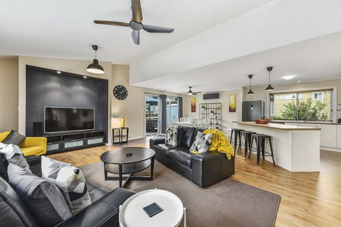 Glen River House - Sunshine Coast Tourism 2