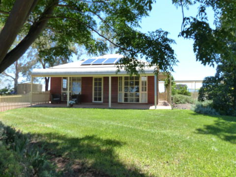 Glenbar Cottage Yelta - Sunshine Coast Tourism 3