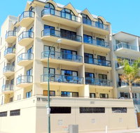 Glenelg Beachside Luxury Apartments - Sunshine Coast Tourism