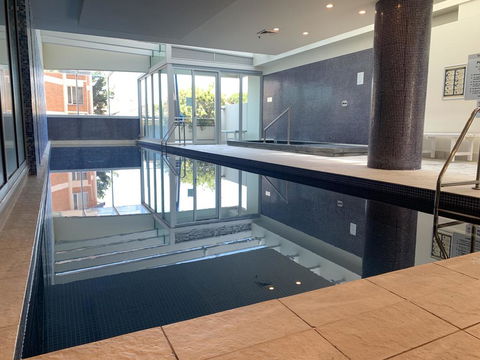 GLENELG Five Stars - Holiday Sunshine Coast 3