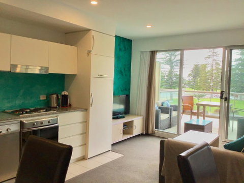 Glenelg Sunset Beach Apartment - Sunshine Coast Tourism 2