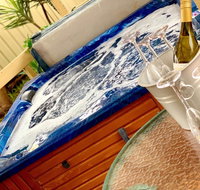 Glenway House Spa Oasis Rockingham - Holiday Sunshine Coast