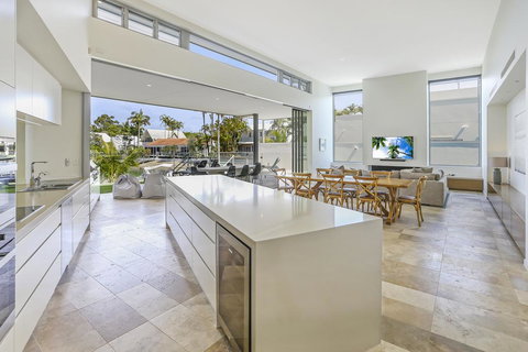 Go With The Flow, Noosa Sound - Holiday Sunshine Coast 3