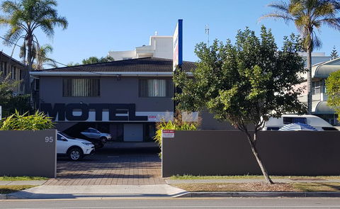 Gold Coast Airport Motel - Closest Privately Owned Accommodation To The GC Airport - Sunshine Coast Tourism 3