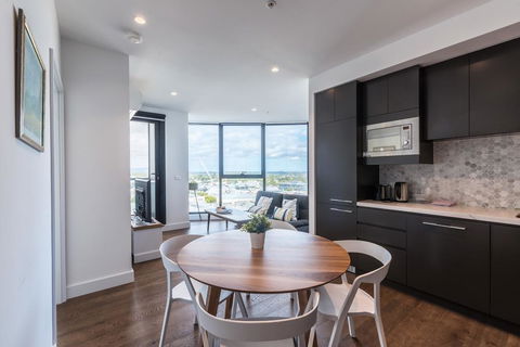 Golden Box Hill Apartment - Holiday Sunshine Coast 1
