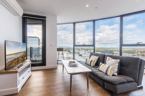 Golden Box Hill Apartment - Holiday Sunshine Coast 0