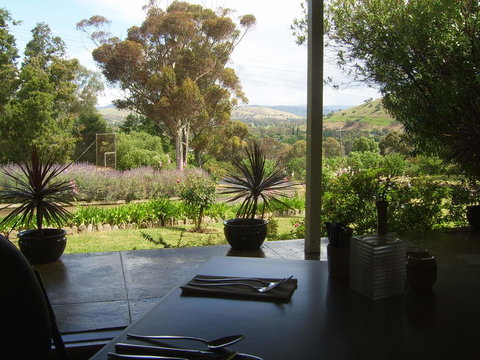 Golden Chain Garden Motor Inn Gundagai - Holiday Sunshine Coast 2