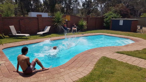 Golden Country Motel And Caravan Park - Sunshine Coast Tourism 1