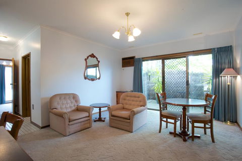 Golden Grain Motor Inn - Sunshine Coast Tourism 0