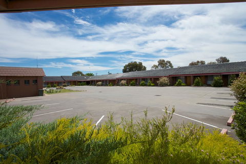 Golden Grain Motor Inn - Sunshine Coast Tourism 3