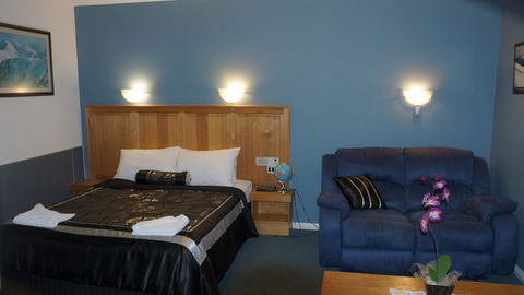 Golden Leaf Motel - Holiday Sunshine Coast 2