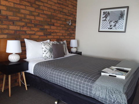 Golden Palms Motel - Sunshine Coast Tourism 2