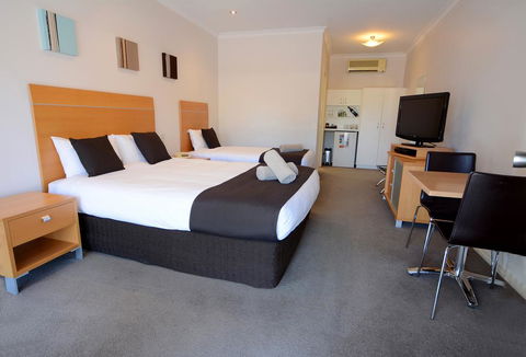 Golden Reef Motor Inn - Sunshine Coast Tourism 3