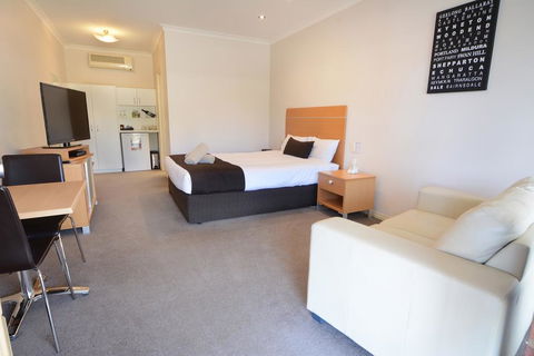 Golden Reef Motor Inn - Sunshine Coast Tourism 2