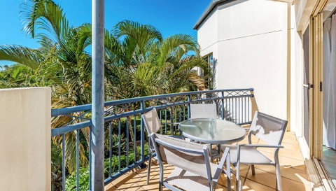 Golden Riviera Absolute Beachfront Resort - Sunshine Coast Tourism 2
