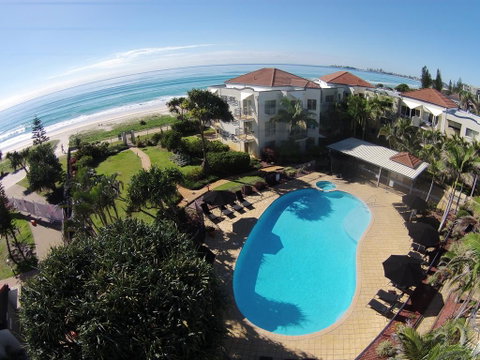 Golden Riviera Absolute Beachfront Resort - Sunshine Coast Tourism 0