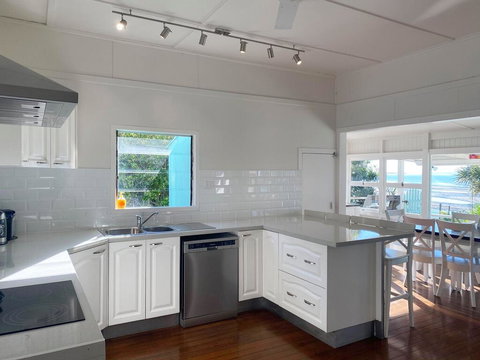 Golden Sands At Beachmere - Sunshine Coast Tourism 2