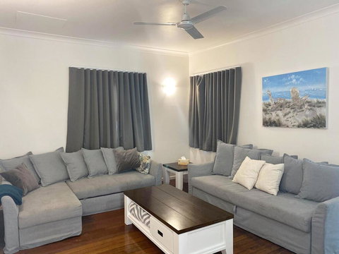 Golden Sands At Beachmere - Sunshine Coast Tourism 3