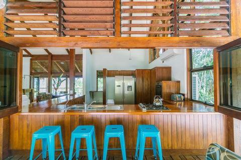 Golden Sunbird - Sunshine Coast Tourism 0
